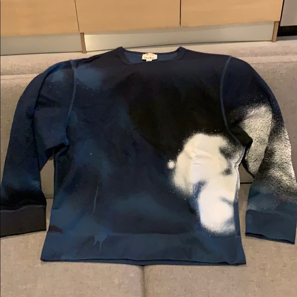 Acne pullover
